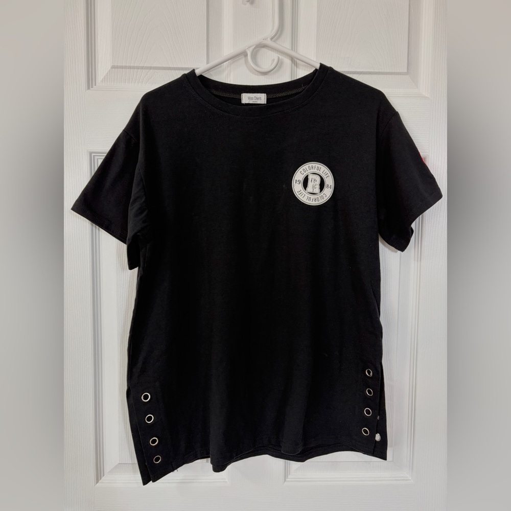 YesStyle Black Oversized Graphic Tee with Side Grommets (Size M)